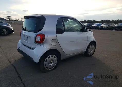 2016 Smart Fortwo z USA, uszkodzony, nr VIN WMEFJ5DA4GK082192